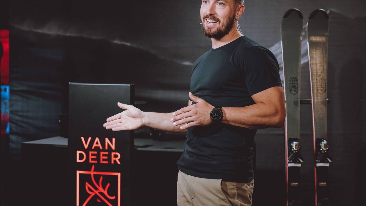 Marcel Hirscher stellte seine eigene Skimarke vor. 