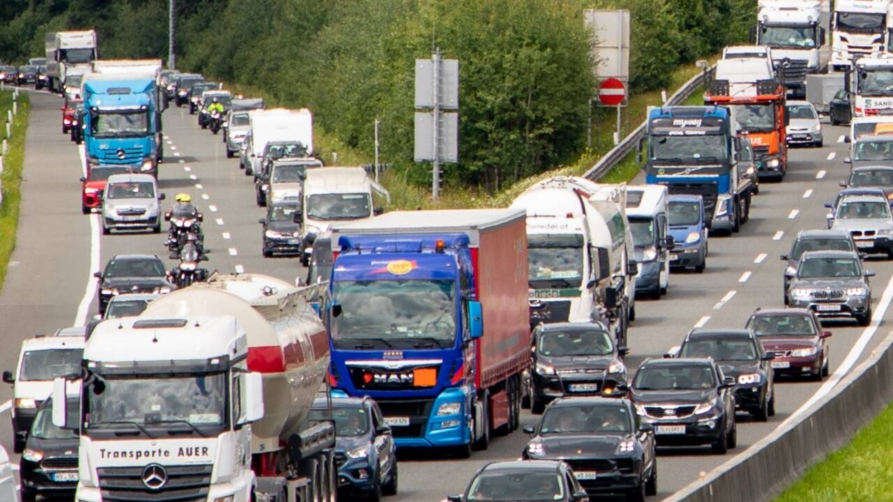 Kilometerlange Staus: das gewohnte Bild auf der A10 in diesem Sommer. Kilometerlange Staus: das gewohnte Bild auf der A10 in diesem Sommer.