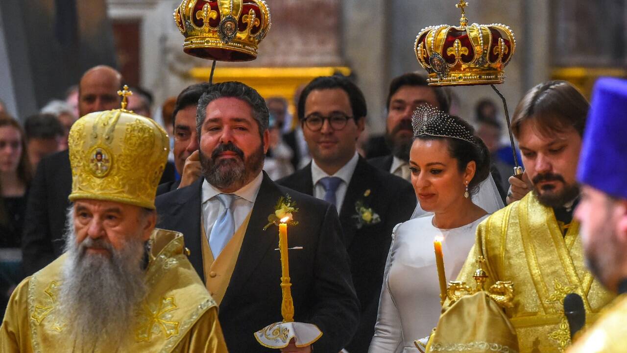 Das Brautpaar in der Kirche in St. Petersburg.   Das Brautpaar in der Kirche in St. Petersburg.