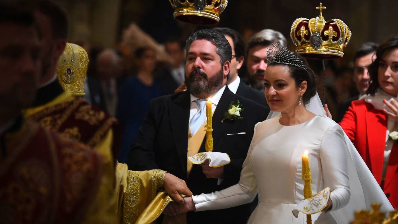 Das Brautpaar in der Kirche in St. Petersburg.   Das Brautpaar in der Kirche in St. Petersburg.