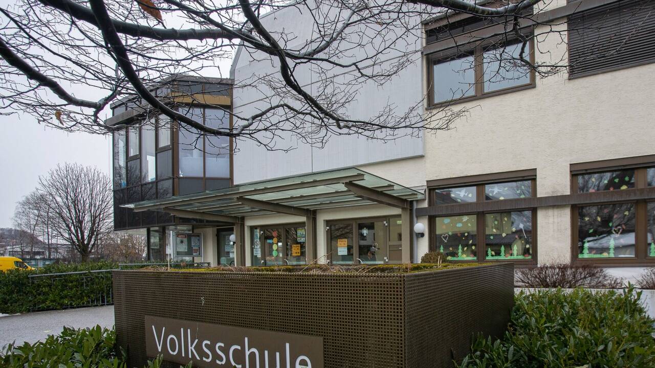 Geschlossen: die Volksschule in Grödig. 