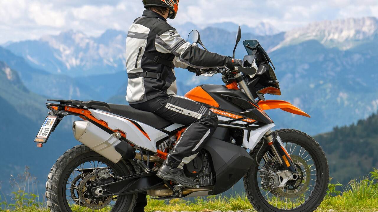 KTM 890 Adventure R in den Karnischen Alpen. KTM 890 Adventure R in den Karnischen Alpen.