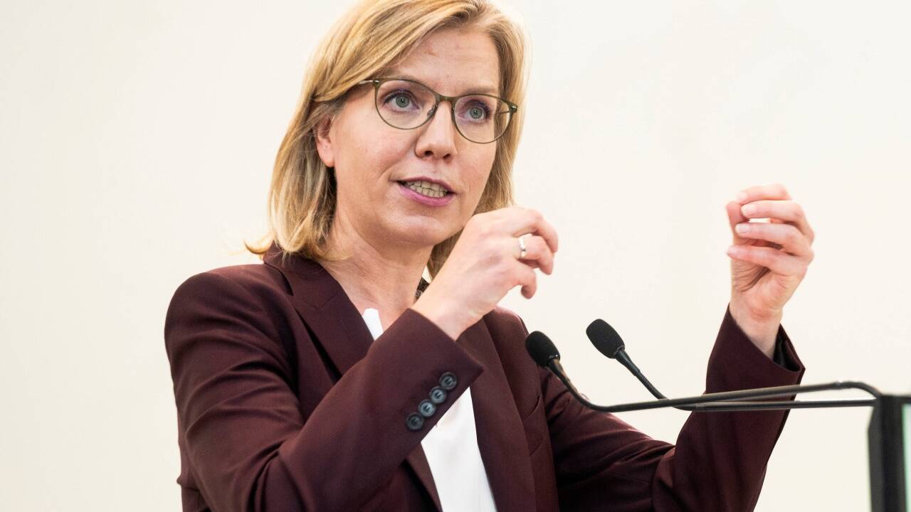 „Wir wollen es den Menschen erleichtern, auf klimafreundliche Produkte und Technologien umzusteigen“: Umweltministerin Leonore Gewessler (Grüne). „Wir wollen es den Menschen erleichtern, auf klimafreundliche Produkte und Technologien umzusteigen“: Umweltministerin Leonore Gewessler (Grüne).