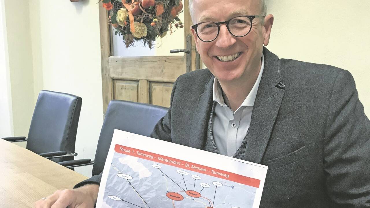Manfred Sampl stellte das System des geplanten Nachtbusses vor. Manfred Sampl stellte das System des geplanten Nachtbusses vor.