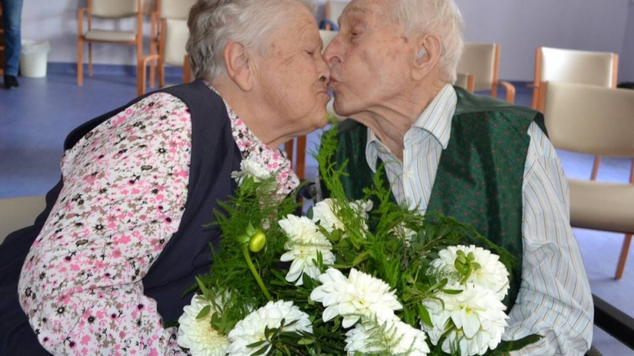 Seit 24. September 1951 sind Elisabeth und Anton Seidl verheiratet. Das Fest der Gnadenhochzeit feierten sie in der Kapelle des Seniorenwohnheims Puch mit ihrer Familie.  
