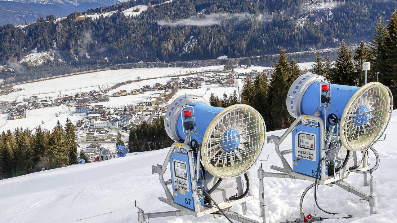 Technische Beschneiung in Flachau: In Kürze sollen die Schneekanonen in Betrieb gehen. 