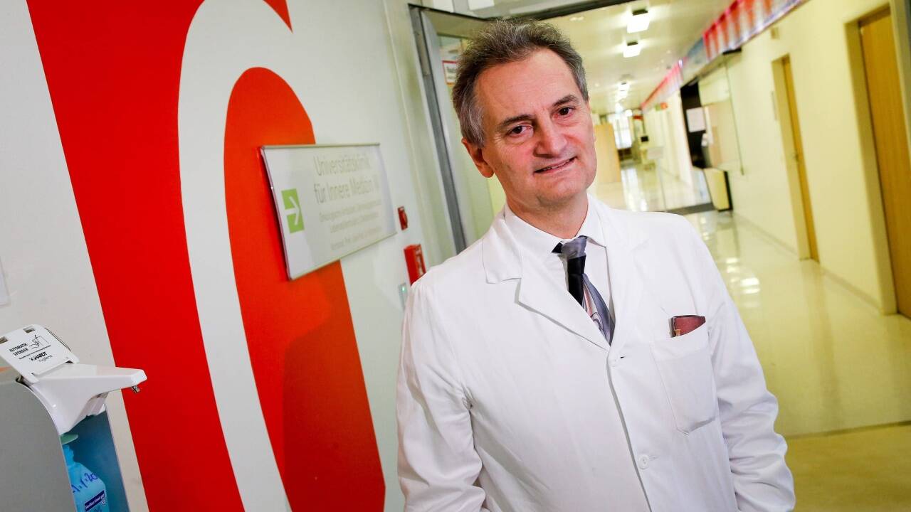 Nach sechs bis neun Monaten ist eine dritte Impfung notwendig, sagt Primar Richard Greil. Nach sechs bis neun Monaten ist eine dritte Impfung notwendig, sagt Primar Richard Greil.