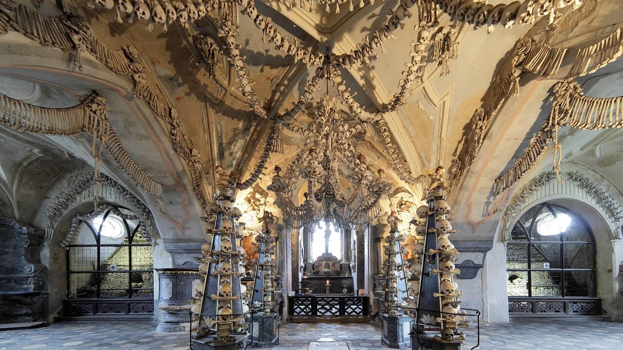 Kunst und Knochen: das barocke Beinhaus. 
