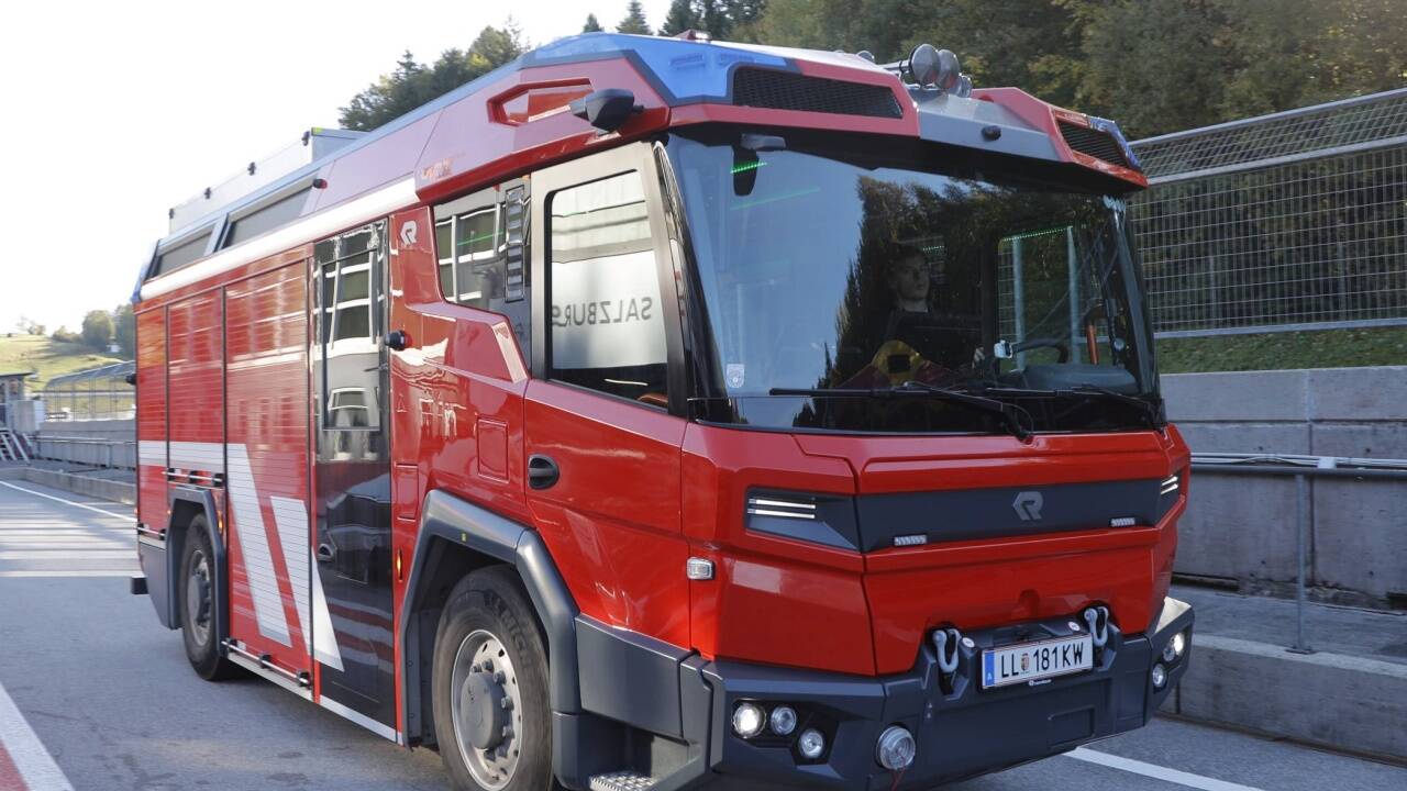 Rosenbauer RT (Revolutionary Technology) – elektrisch angetriebenes Tanklöschfahrzeug für Feuerwehren am 15. Oktober 2021 im Rahmen der IMFS auf dem Salzburgring. 