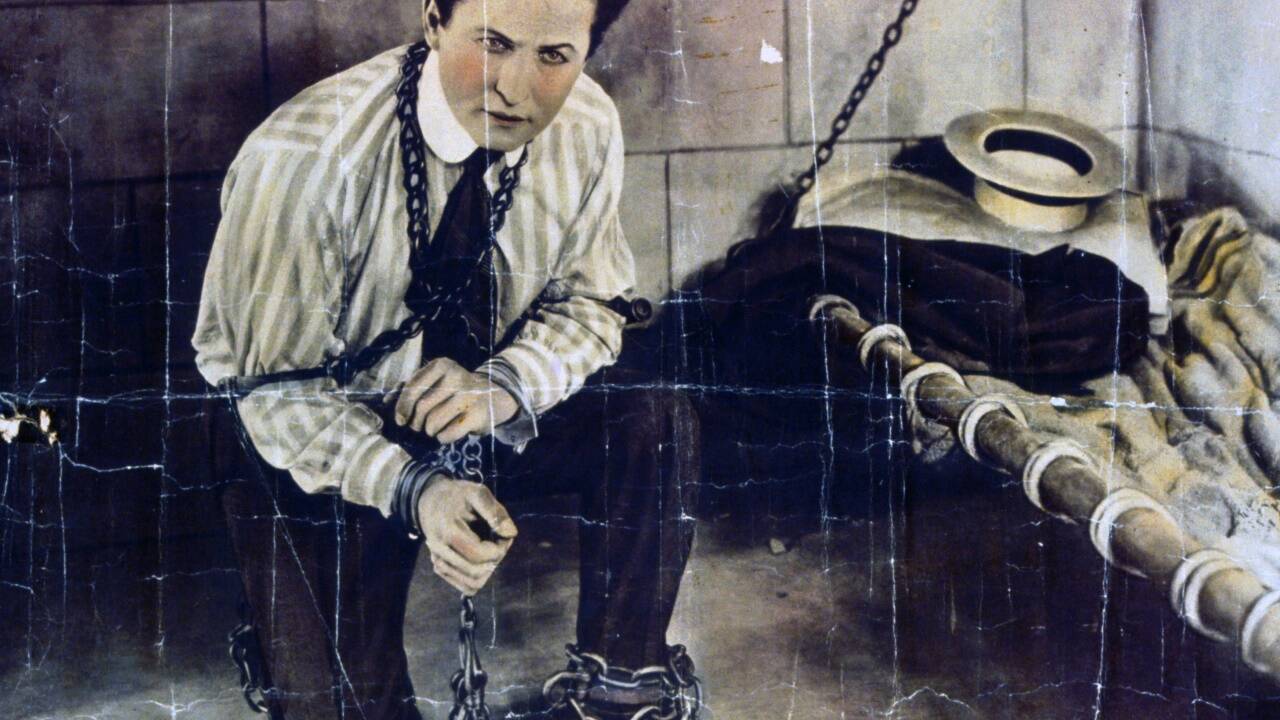 Harry Houdini ließ sich nicht gern in Ketten legen. 