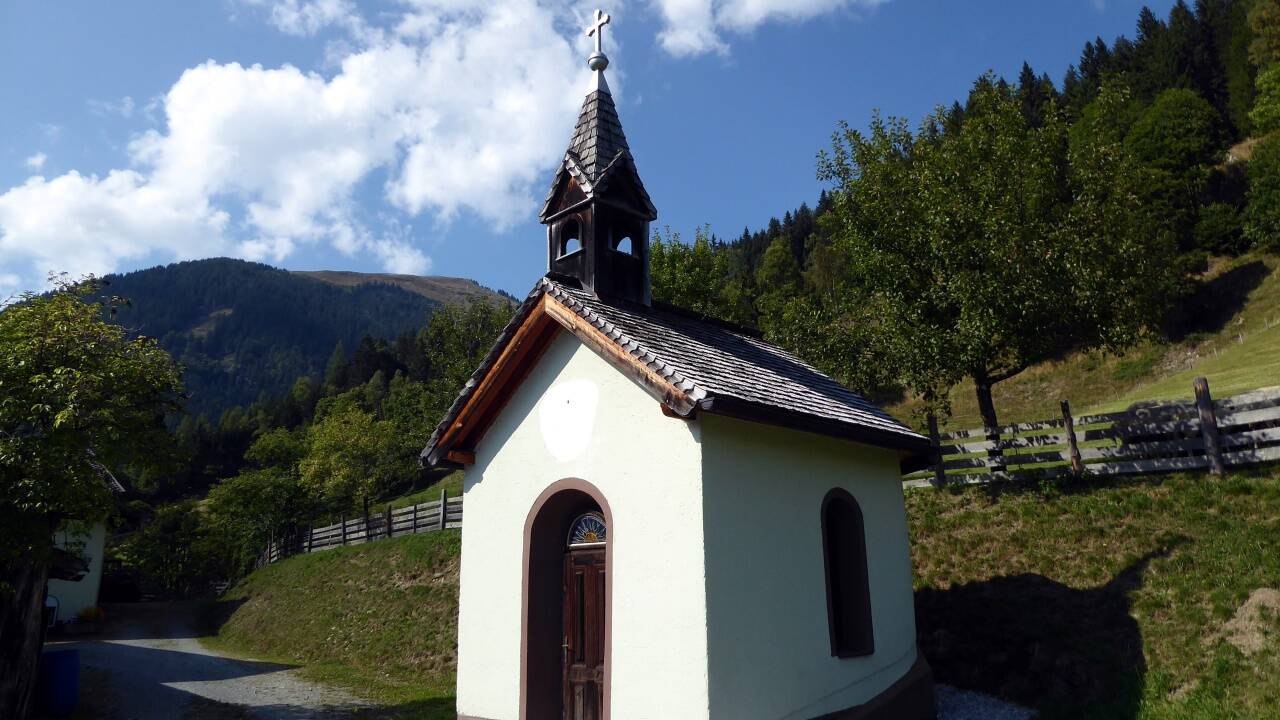 Die Stablbergkapelle mit den Wandmalereien von Anton Faistauer. 