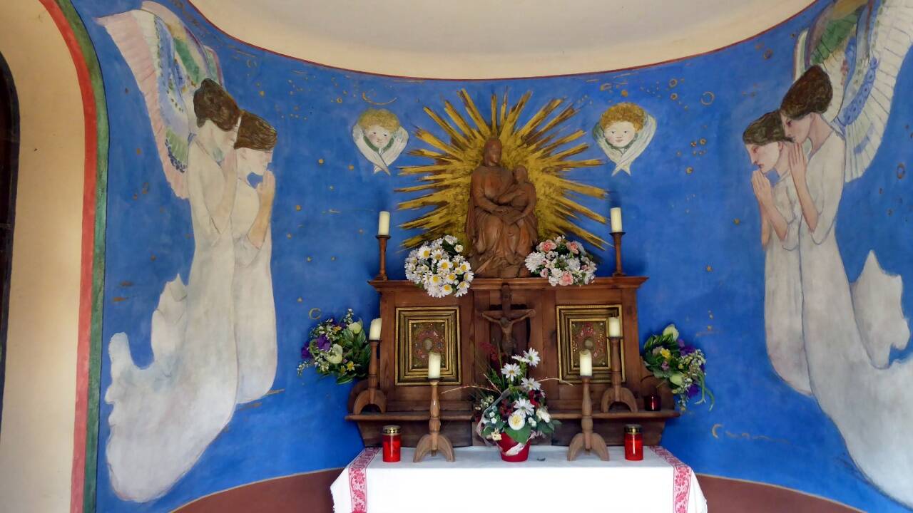 Die Stablbergkapelle mit den Wandmalereien von Anton Faistauer. 