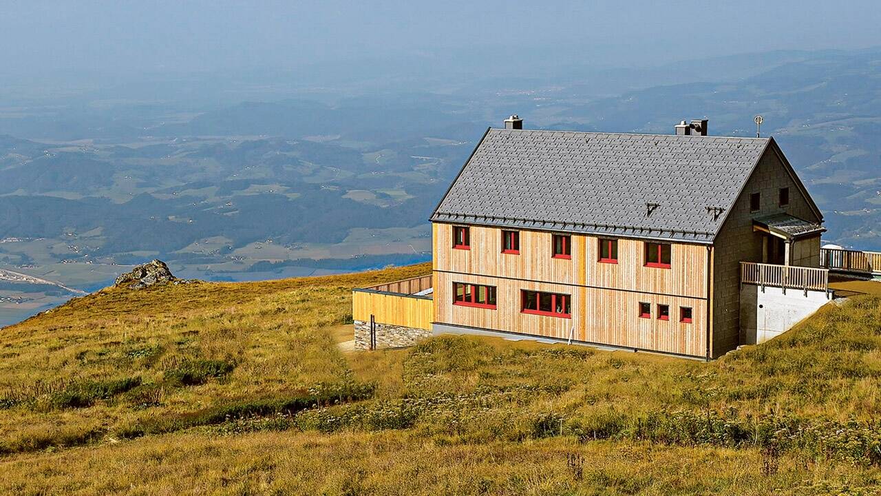 Das höchstgelegene Fertighaus der Alpen: das von Griffner gebaute Schutzhaus auf der Kärntner Koralpe auf 1966 Metern Seehöhe. 