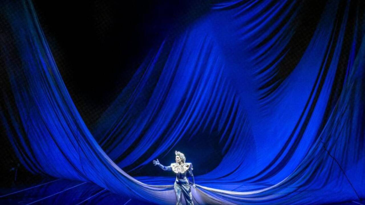 Es blaut die Nacht für Sophia Theodorides als Königin derselben 