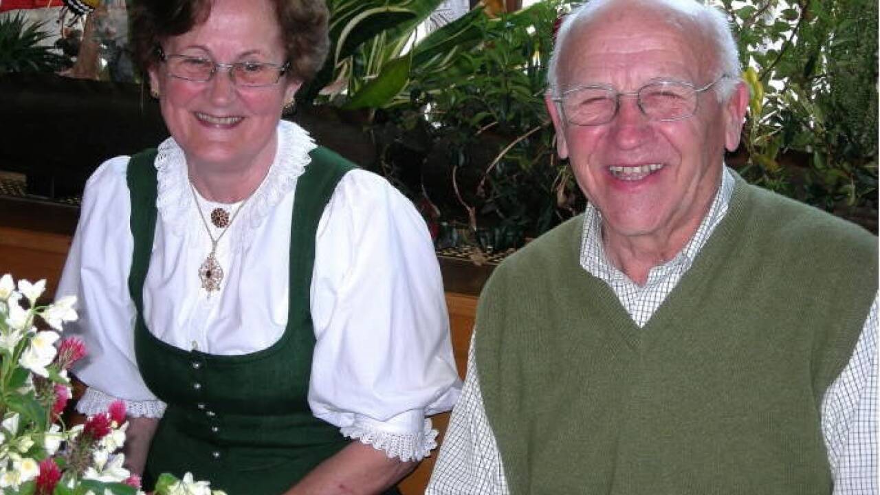 Katharina und Johann Spatzenegger aus St. Georgen bei Oberndorf: 58 Jahre lang waren sie verheiratet, vor genau einem Jahr starb er fast 93-jährig an Corona. 