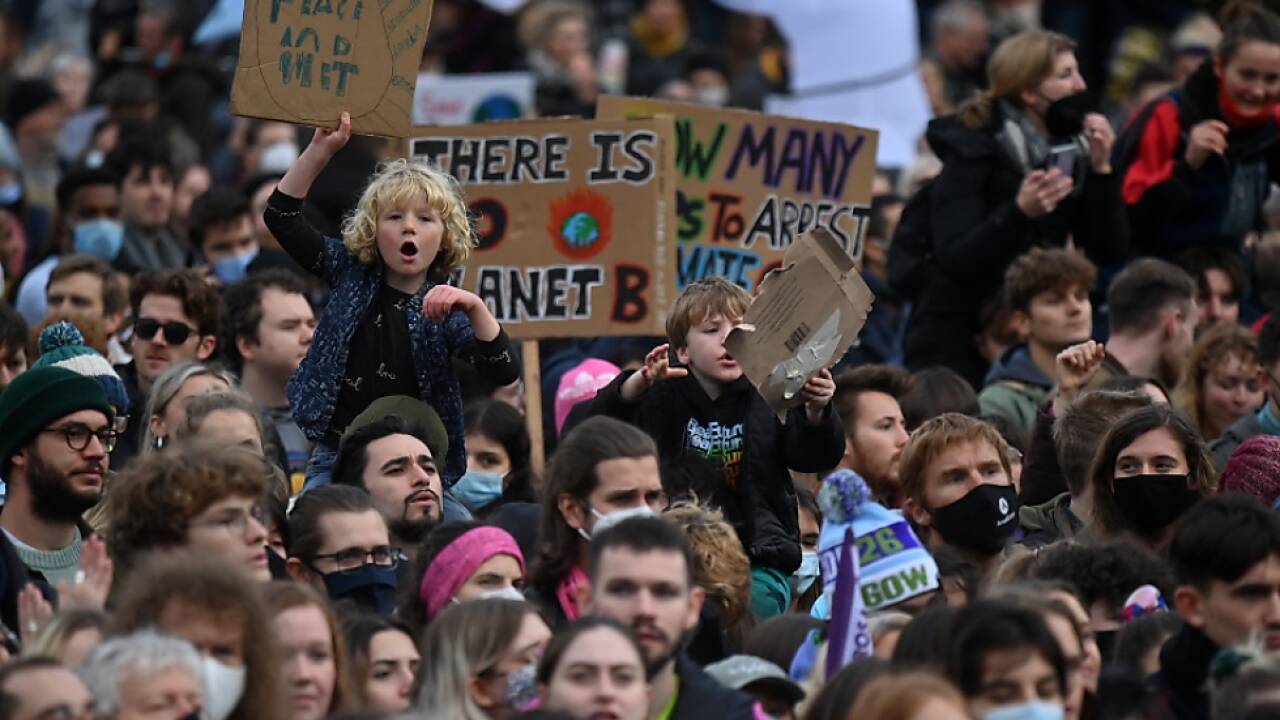 Tausende gingen in Glasgow für Klimaschutz auf die Straße 