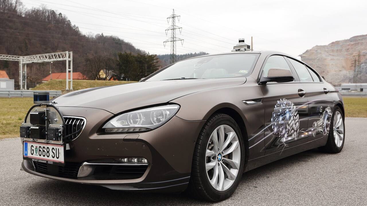 Das Forschungsfahrzeug des Instituts für Fahrzeugtechnik der TU Graz misst, was die Sensoren am Fahrzeug „sehen“.  