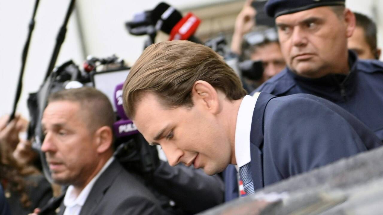 Bin dann mal weg. Aber für wie lange? Das Bild zeigt den damaligen Bundeskanzler wenige Tage für seinem Rücktritt.  
