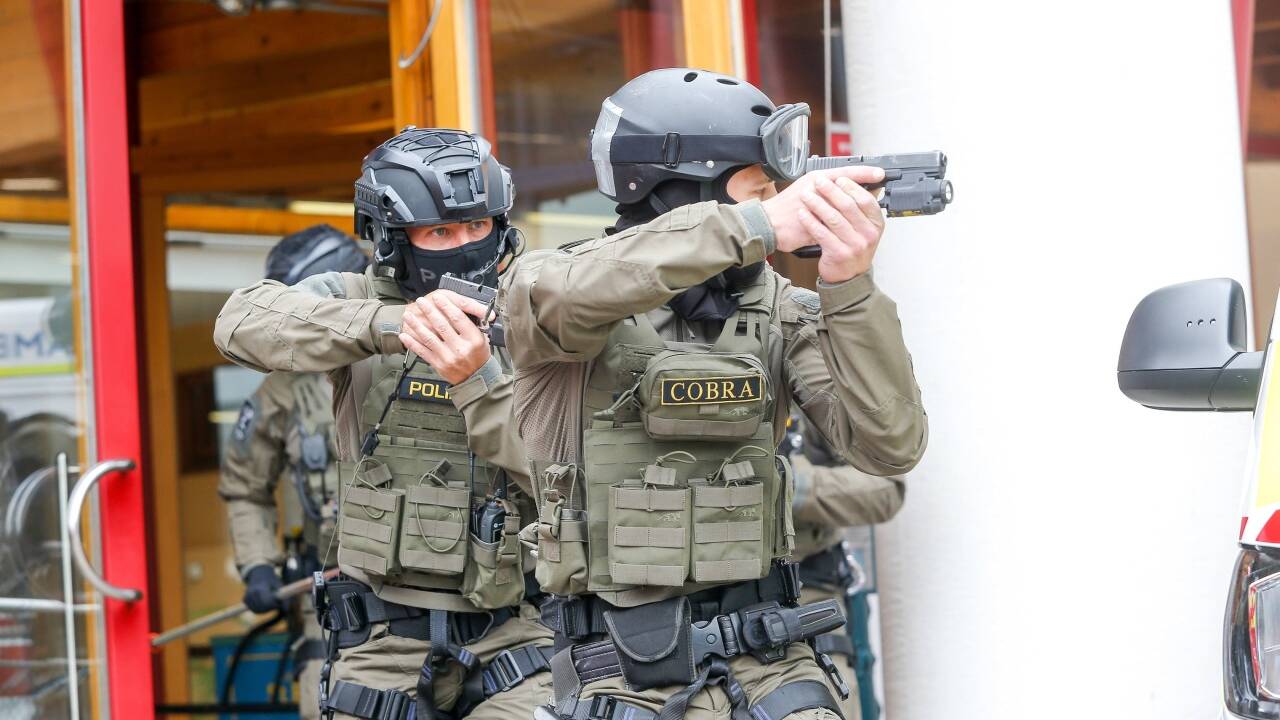 EKO Cobra beim Übungseinsatz. EKO Cobra beim Übungseinsatz.