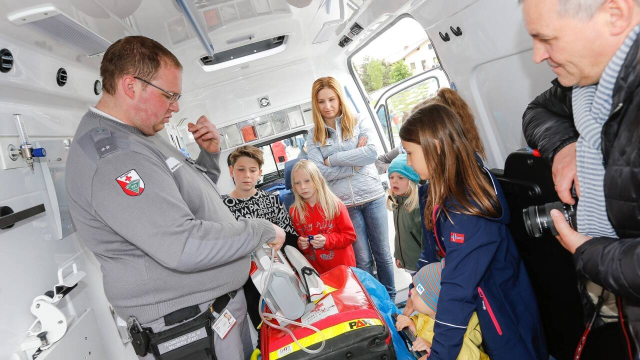Ein Rettungswagen von Innen. Ein Rettungswagen von Innen.
