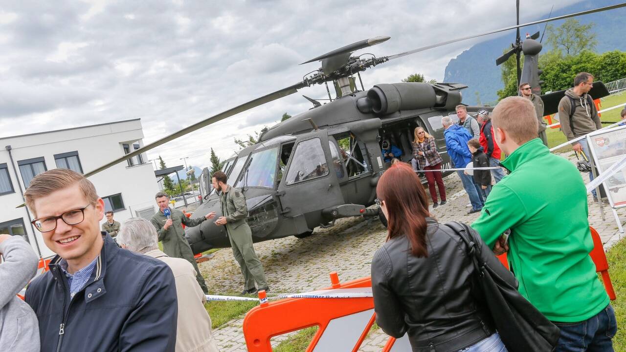 Black Hawk zum Reinklettern. Black Hawk zum Reinklettern.