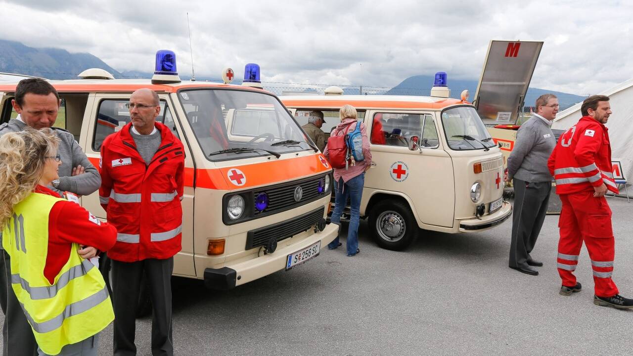 Historische Rettungsfahrzeuge des Roten Kreuzes. Historische Rettungsfahrzeuge des Roten Kreuzes.