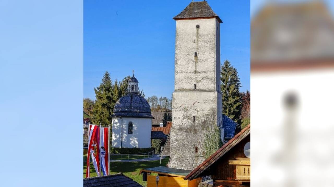 Kunstvoll lenkt SN-Fotograf Robert Ratzer den Blick auf den Oberndorfer Wasserturm.  