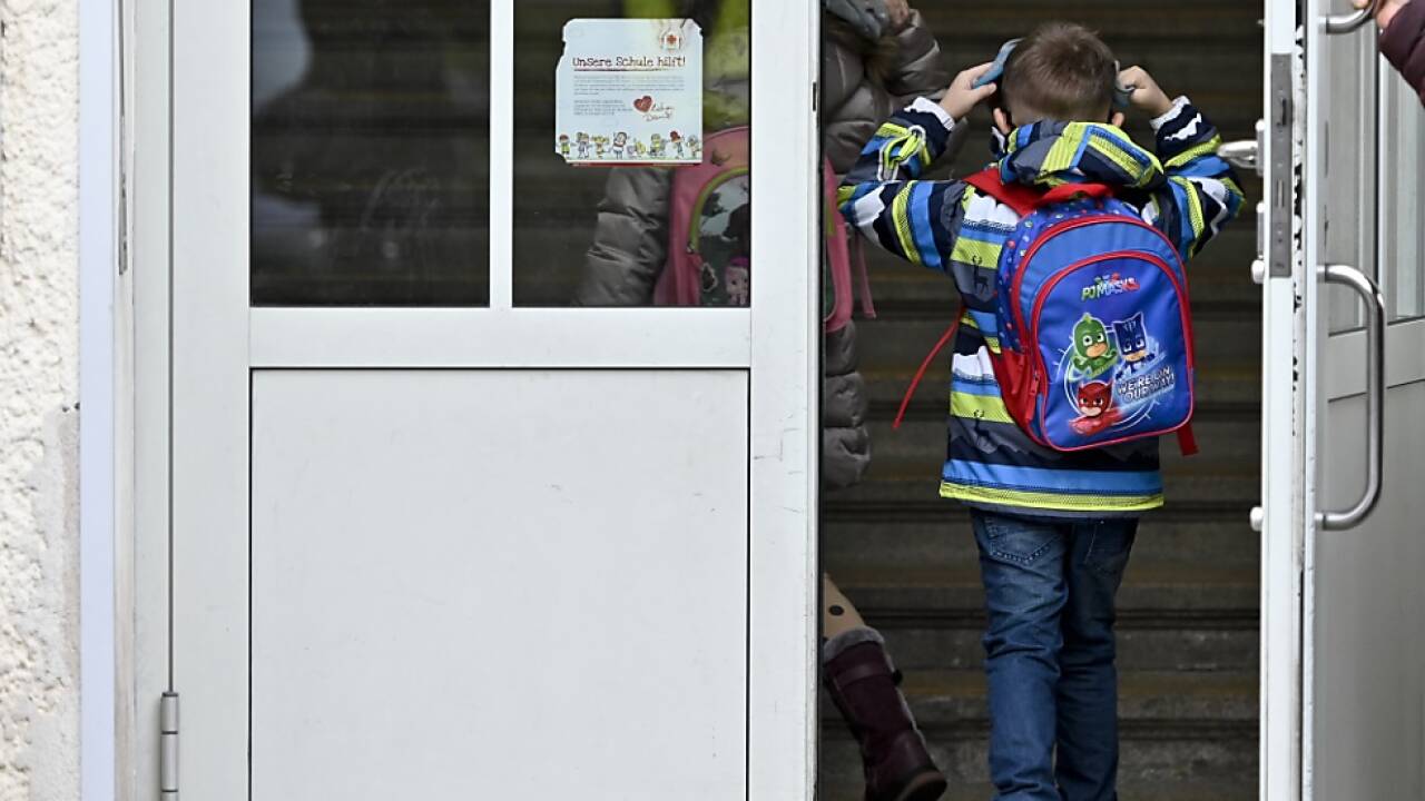 Die Maske wird wieder angelegt 