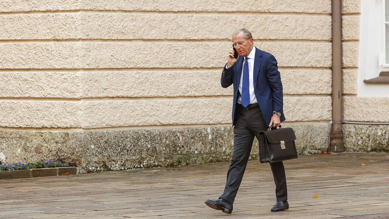 Haslauers Kalkül dürfte lauten: In wenigen Tagen befinden sich auch andere Bundesländer mit den Infektionszahlen in höchster Not – dann muss es ohnehin bundesweite Maßnahmen anstelle regionaler Lockdowns geben.  