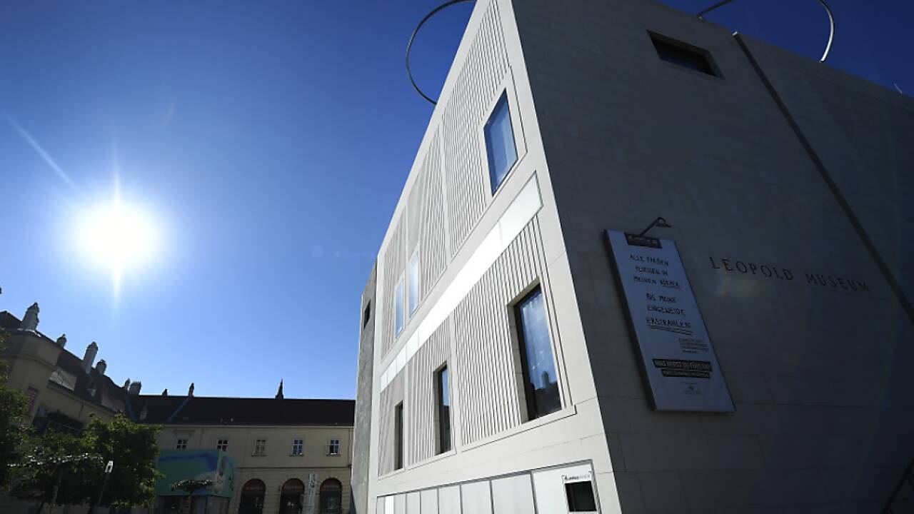Auf der Fassade des Leopold Museums startet das 'Big Dream'-Projekt. 
