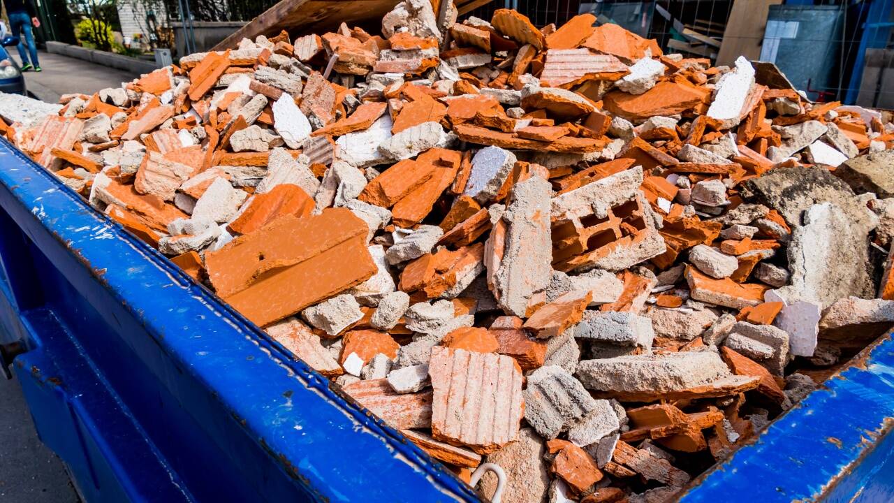 Für die Beseitigung der Abfallberge einer Tiroler Entsorgungsfirma musste der Steuerzahler die Kosten von 2,5 Millionen Euro vorstrecken (Symbolbild). Für die Beseitigung der Abfallberge einer Tiroler Entsorgungsfirma musste der Steuerzahler die Kosten von 2,5 Millionen Euro vorstrecken (Symbolbild).