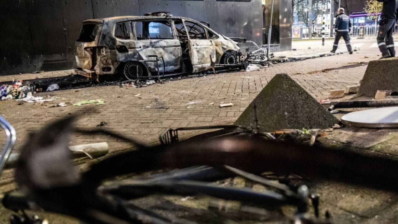 Spur der Verwüstung nach Krawallen in Rotterdam 