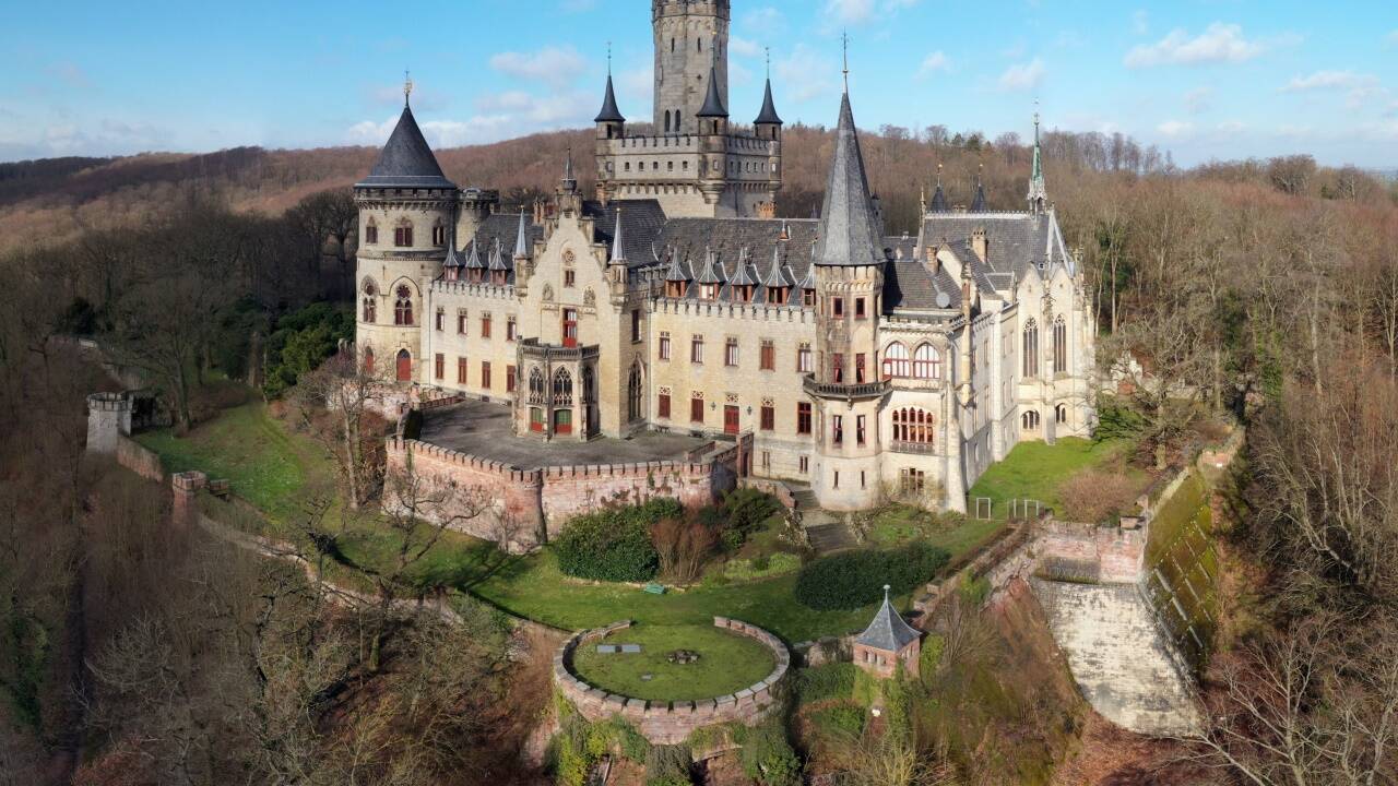 Ernst August verlangt Schloss Marienburg, einst Sommerresidenz des Welfengeschlechtes, zurück. 