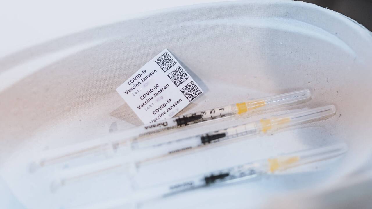 Impfung EMA prüft Daten für Booster mit Johnson & JohnsonImpfstoff