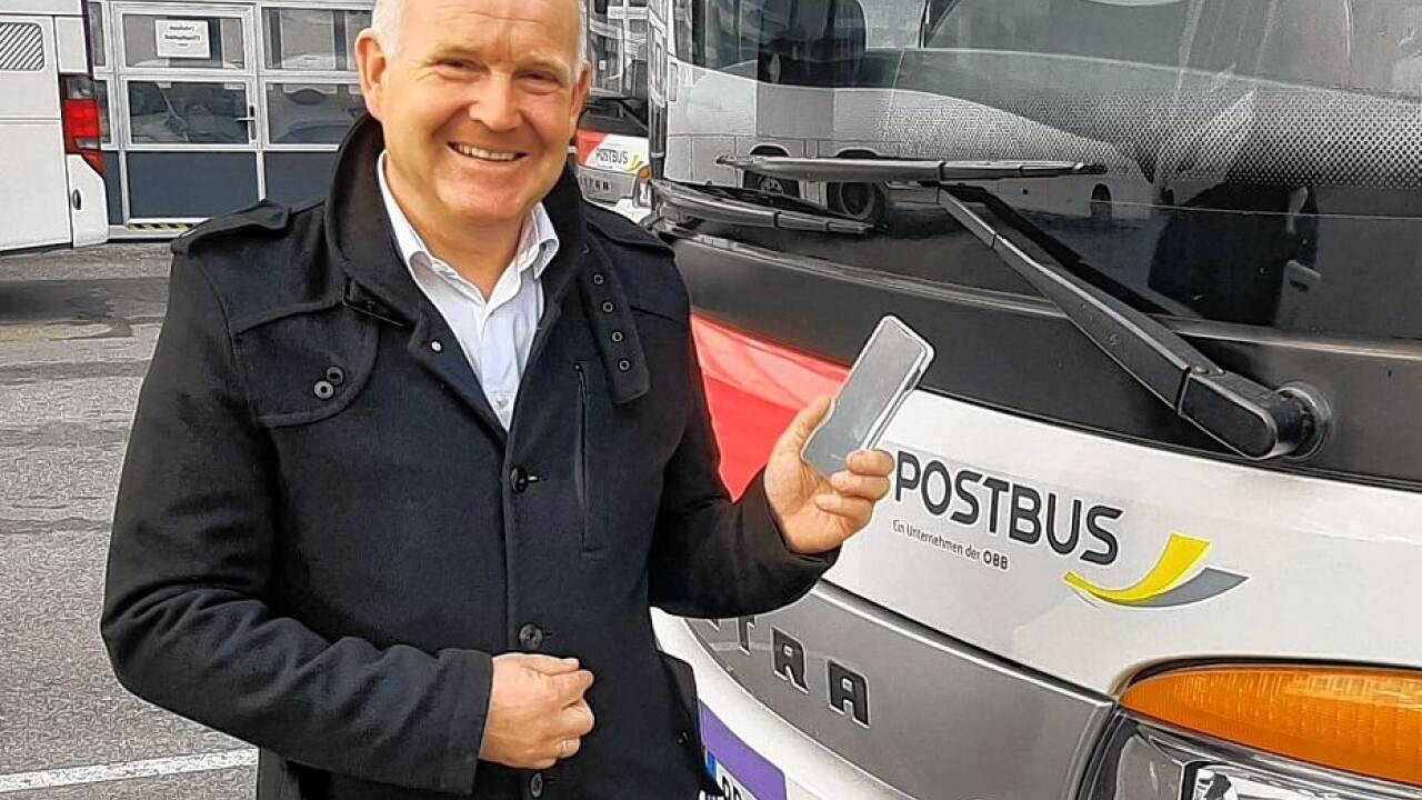 Postbus-Verkehrsleiter Hannes Pranieß sagt, dass Handys oft in Bussen liegen bleiben.  