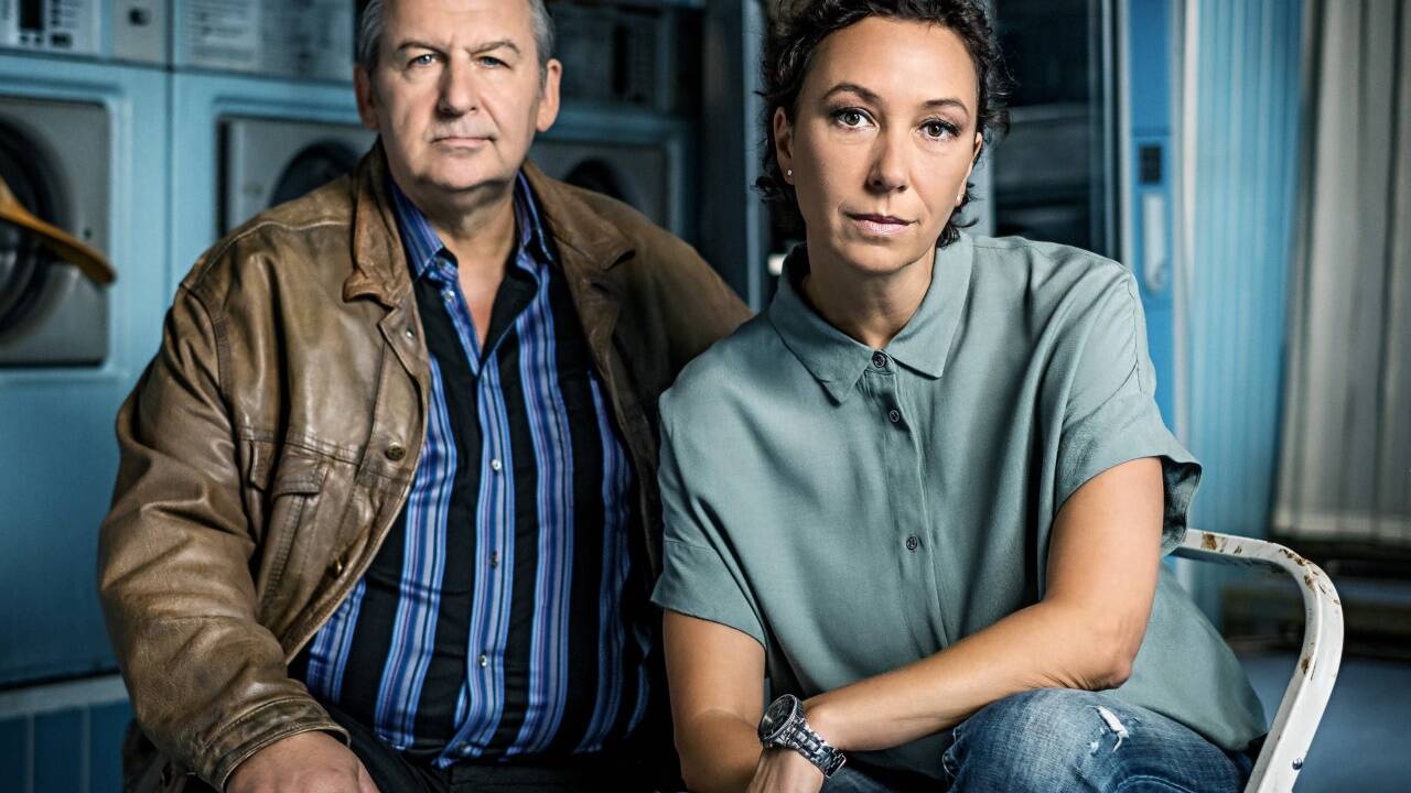 Und es wird auch wieder 'Schnell ermittelt' - diesmal aber anders: Denn gemeinsam mit dem pensionierten Harald Franitschek (Wolf Bachofner) geht Angelika Schnell (Ursula Strauss) in den zehn Folgen der siebenten Staffel des ORF-1-Serienhits unter die Privatermittlerinnen.Im Bild: Wolf Bachofner (Franitschek), Ursula Strauss (Angelika Schnell). 