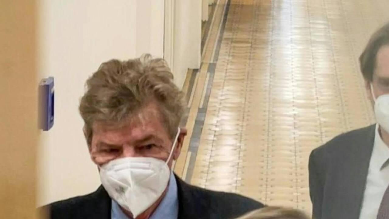 Ernst August beim erstinstanzlichen Prozess in Wels 