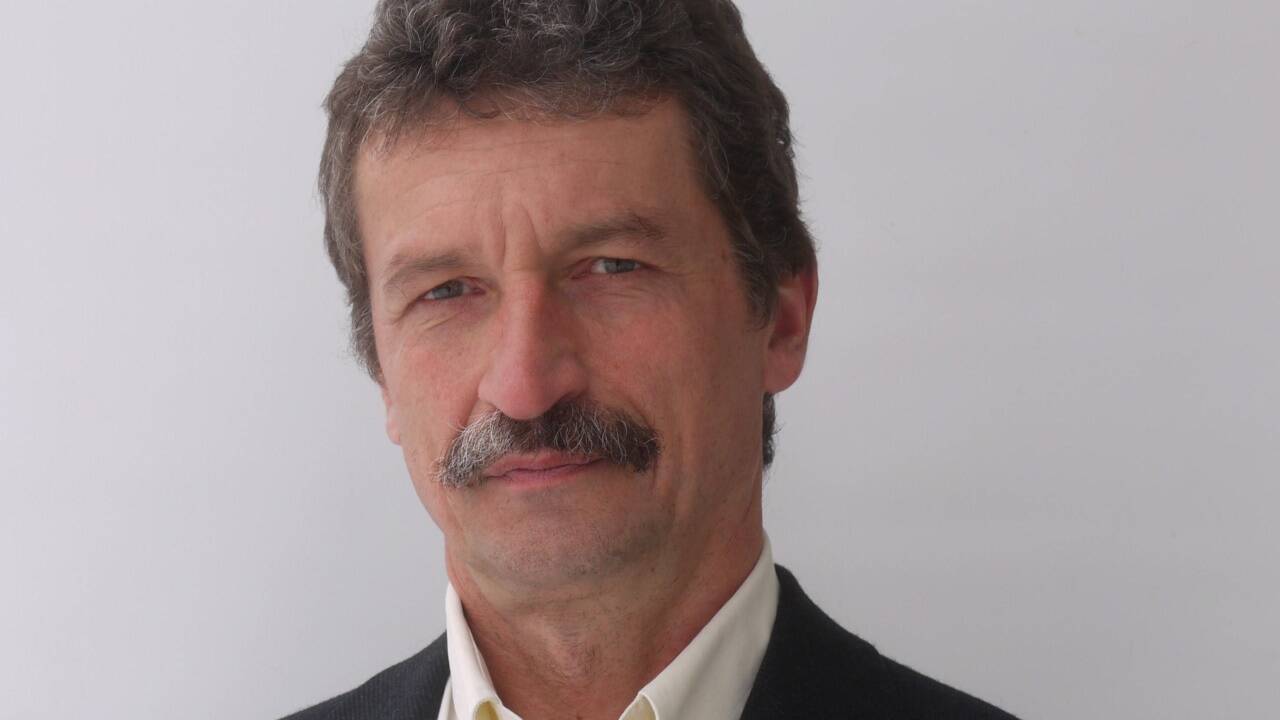 Josef Trappel ist Professor für Medienpolitik und Medienökonomie und leitet den Fachbereich Kommunikationswissenschaft der Universität Salzburg. 