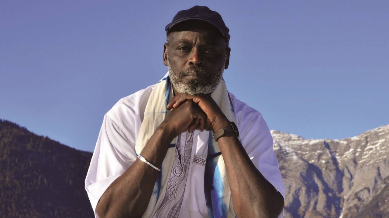Abdelaziz Baraka Sakin lebt in Saalfelden. 