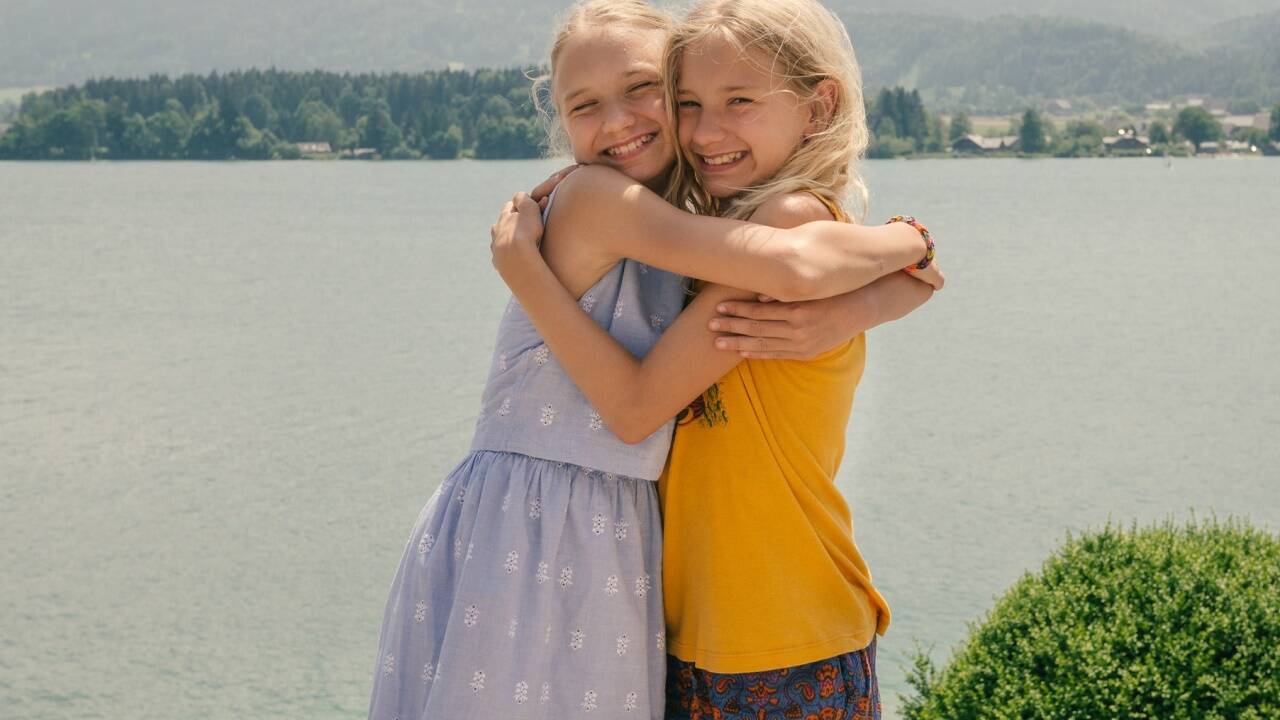 „Das doppelte Lottchen“: Ein Buch- und Filmklassiker über Zwillingsschwestern.  „Das doppelte Lottchen“: Ein Buch- und Filmklassiker über Zwillingsschwestern.