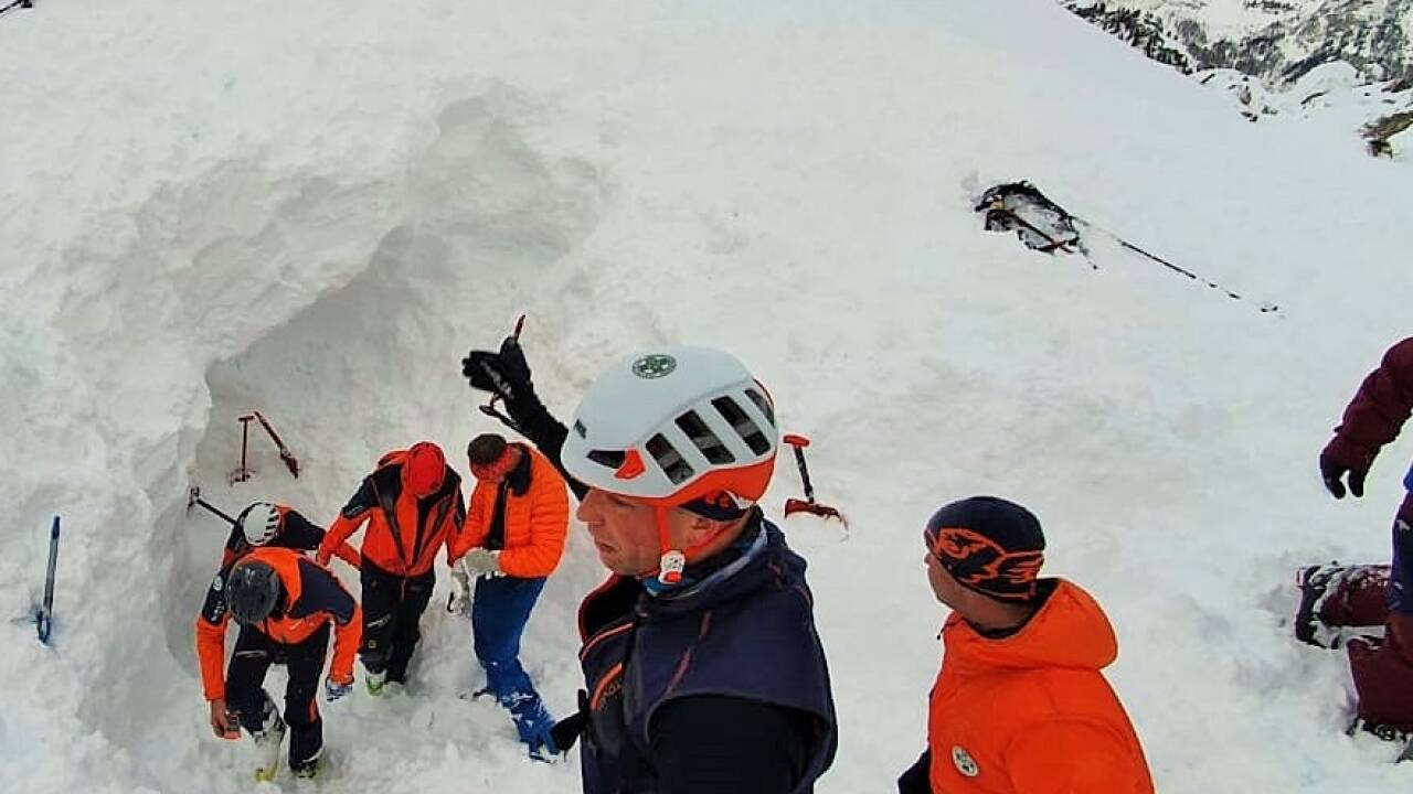 Bei einem Lawinenabgang im Lungau sind am Samstag drei Skitourengeher von einem großen Schneebrett verschüttet und getötet worden. 