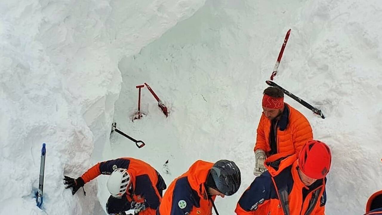 Bei einem Lawinenabgang im Lungau sind am Samstag drei Skitourengeher von einem großen Schneebrett verschüttet und getötet worden. 