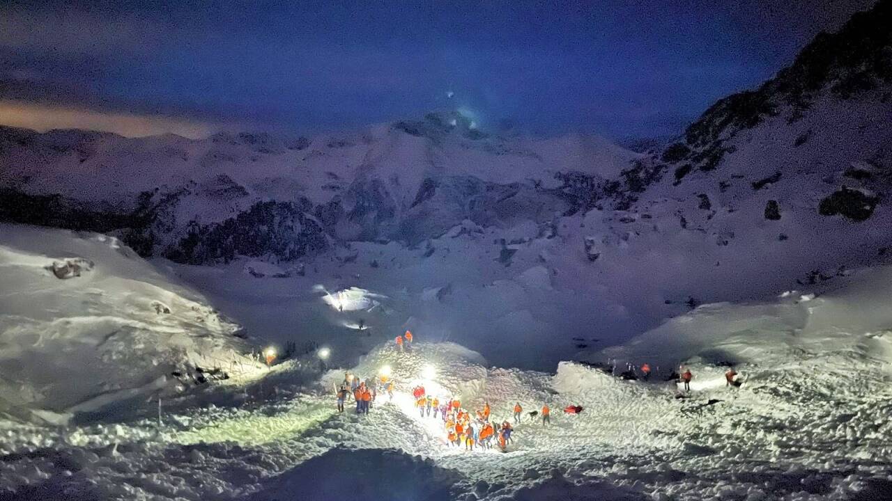 Bei einem Lawinenabgang im Lungau sind am Samstag drei Skitourengeher von einem großen Schneebrett verschüttet und getötet worden. 