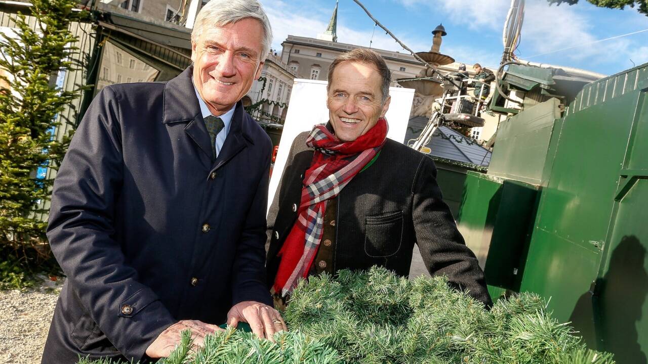 Bürgermeister Harald Preuner und Wolfgang Haider, Obmann des Christkindlmarkts, freuen sich auf den (Re-)Start des Christkindlmarkts am Sonntag. Eine Einschränkung auf maximal 300 Besucher gleichzeitig akzeptieren sie nicht.  