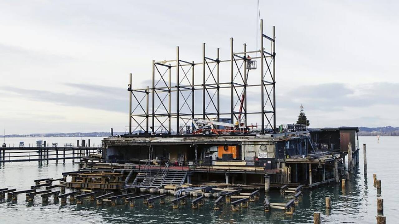 Bregenzer Festspiele arbeiten am See am Bühnenbild für 'Madame Butterfly' 