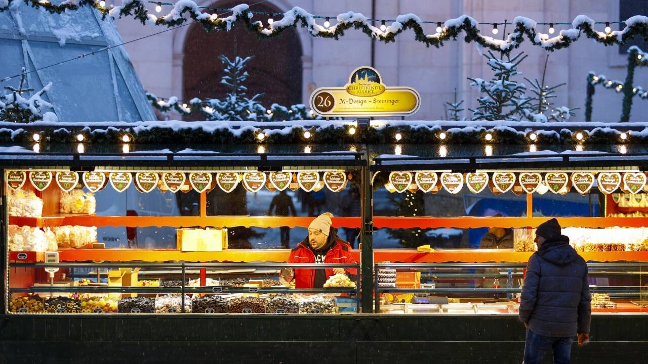 Ab Sonntag darf aufgesperrt werden. Die Standler auf den Christkindlmärkten bereiten sich bereits vor.  