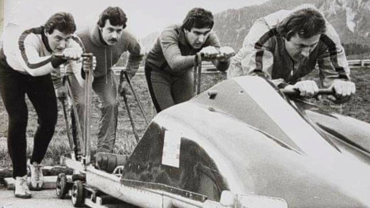 Ernst Grössinger (l.) als Anschieber im Bob in den 1970er-Jahren.  