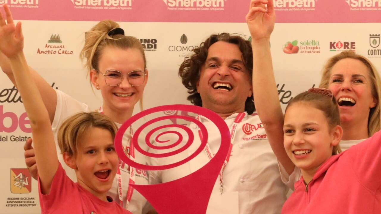 Der Eismacher im Glück: Celal Karaarslan holte mit seiner Kreation den Titel beim Sherbeth Festival in Palermo.  