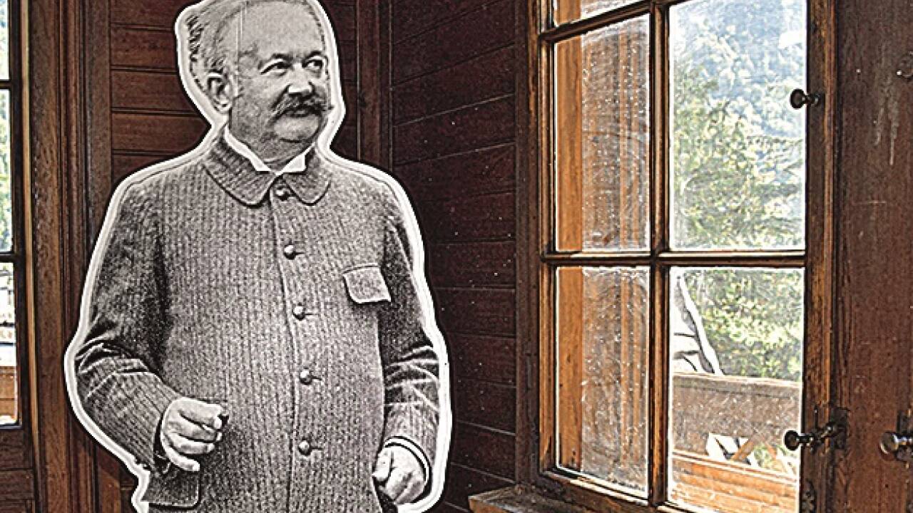 Oskar Blumenthal blickt nach Lauffen, wo einst das originale Wirtshaus „zum weißen Rössl“ stand. 