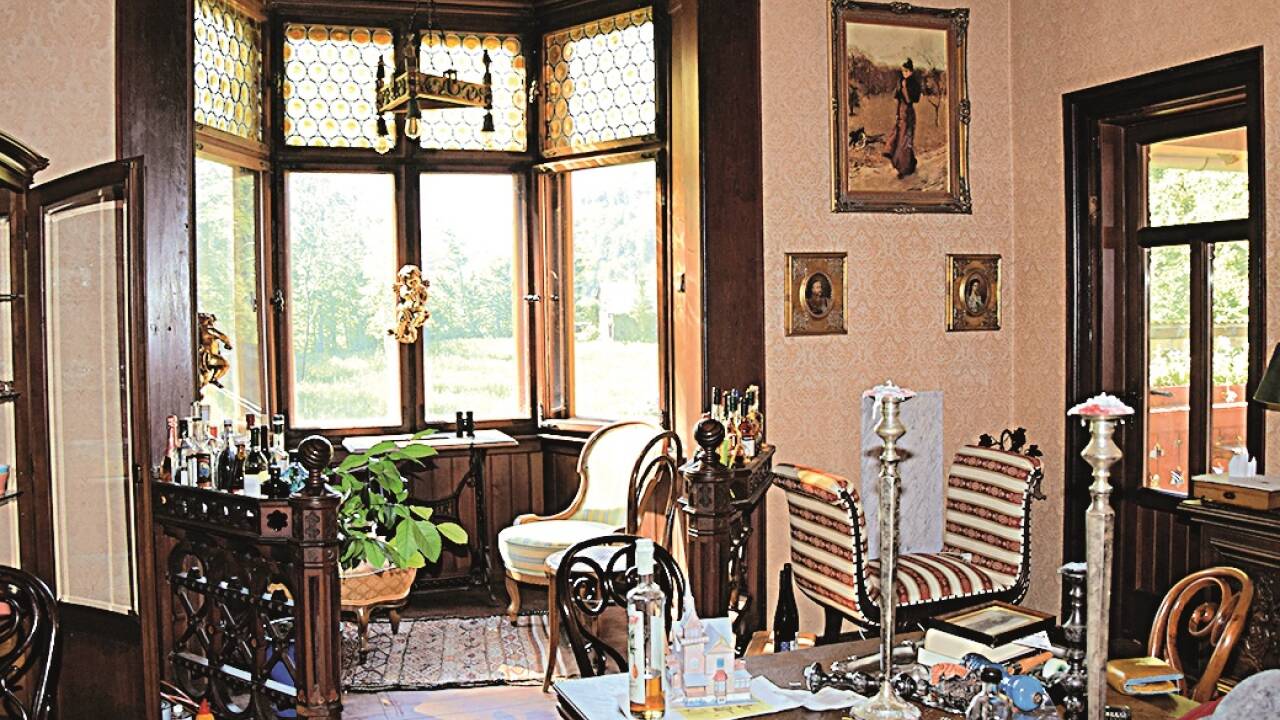 Mit Seidentapeten sind die Wohnräume ausgekleidet, aber Holz dominiert in der Villa Blumenthal.  